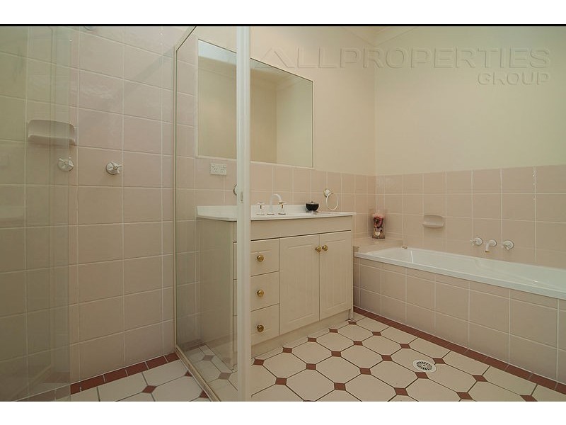 2 Windsor Place, Forest Lake QLD 4078