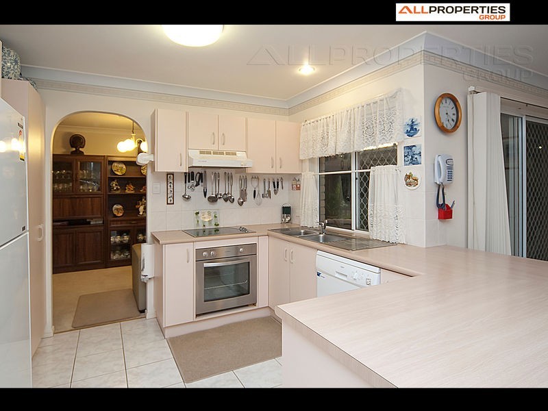 10 FROMELLES, Regents Park QLD 4118