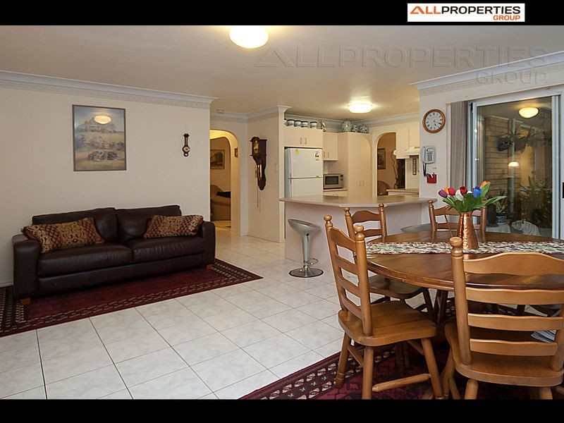 10 FROMELLES, Regents Park QLD 4118