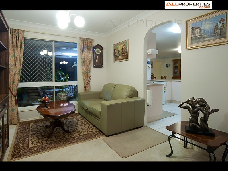 10 FROMELLES, Regents Park QLD 4118