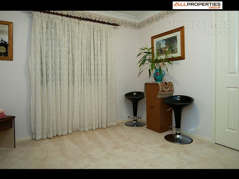 10 FROMELLES, Regents Park QLD 4118