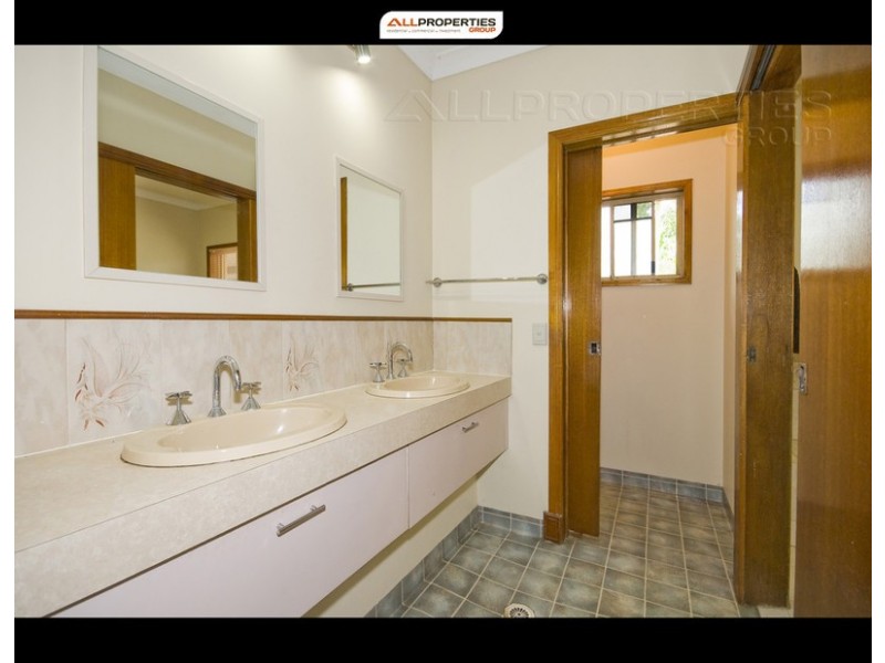 44 Nottingham Court, Forestdale QLD 4118