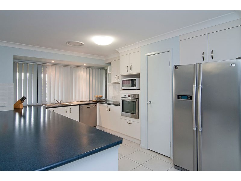 15 Bobbie St, Parkinson QLD 4115