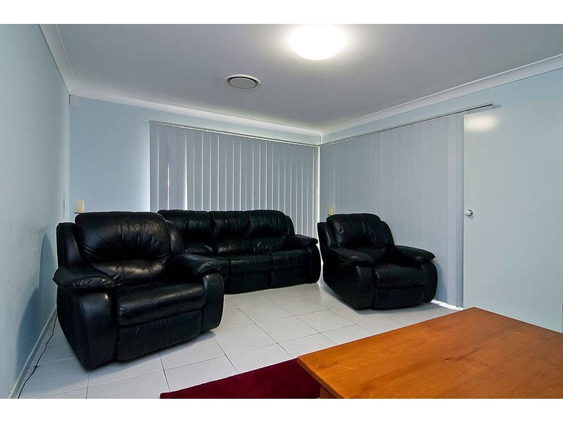 15 Bobbie St, Parkinson QLD 4115