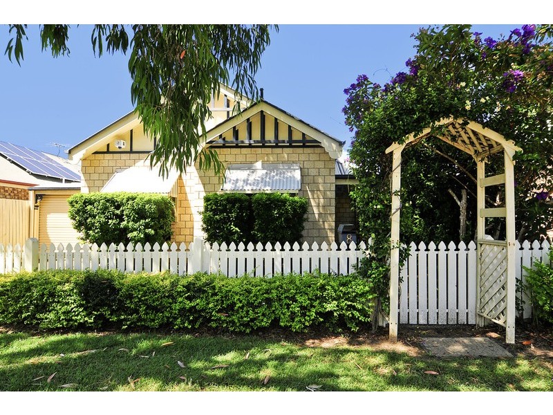 8 Belvedere Cl, Forest Lake QLD 4078