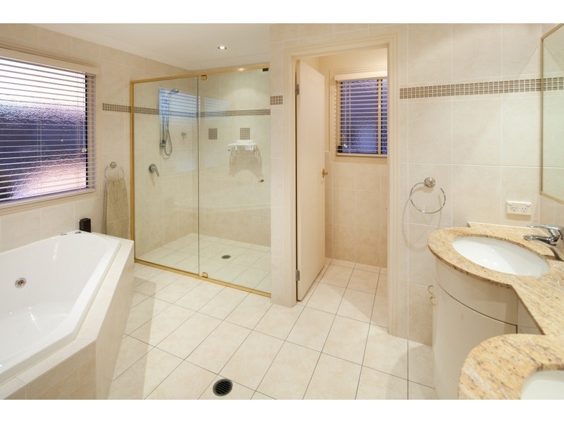 25 Brittany Dr, Oxenford QLD 4210