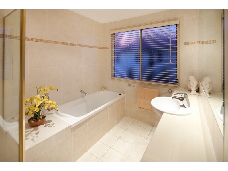 25 Brittany Dr, Oxenford QLD 4210