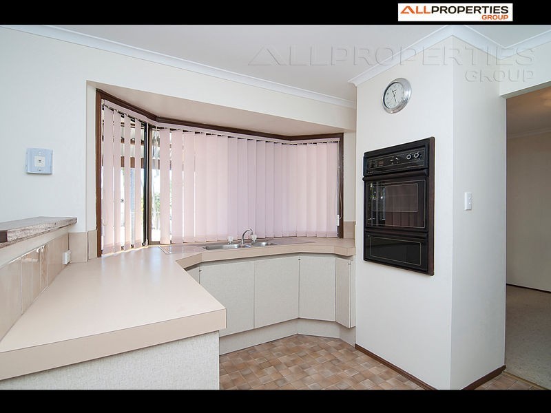 24 Enford St, Hillcrest QLD 4118