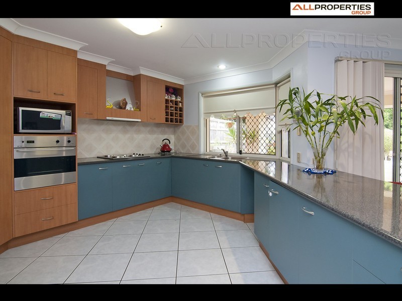 25 Leyburn Cr, Forest Lake QLD 4078