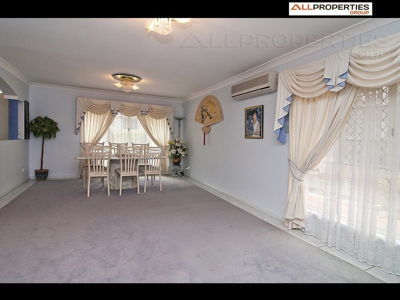 25 Leyburn Cr, Forest Lake QLD 4078