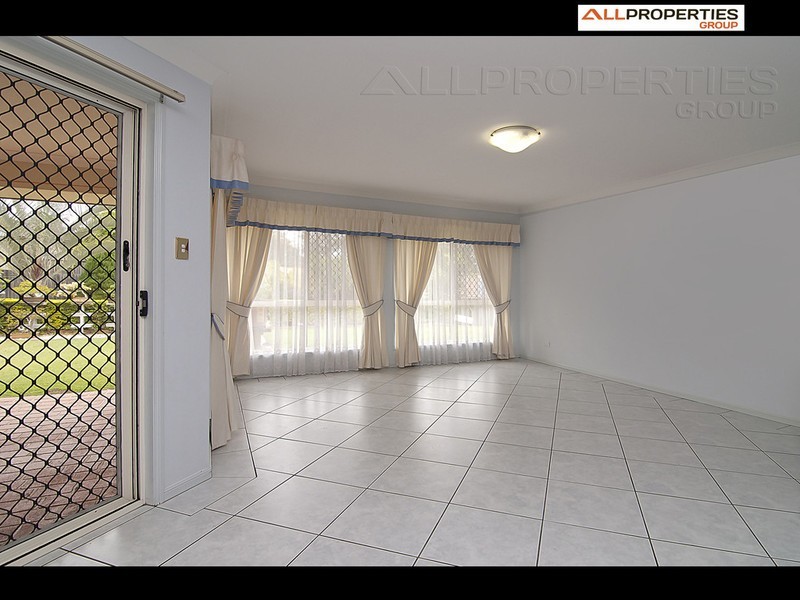 25 Leyburn Cr, Forest Lake QLD 4078