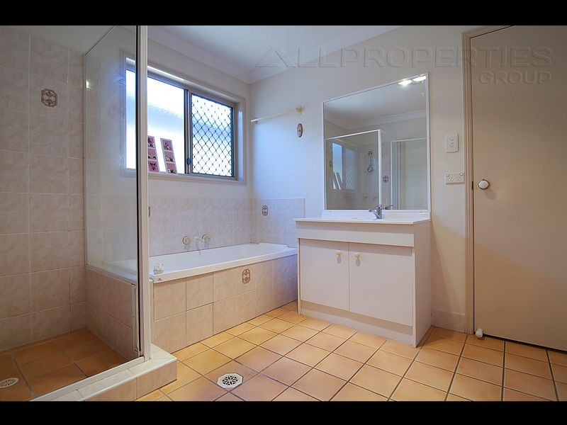 21 Chelsea Place, Forest Lake QLD 4078