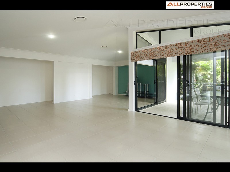 26 Cypress Street, Heathwood QLD 4110