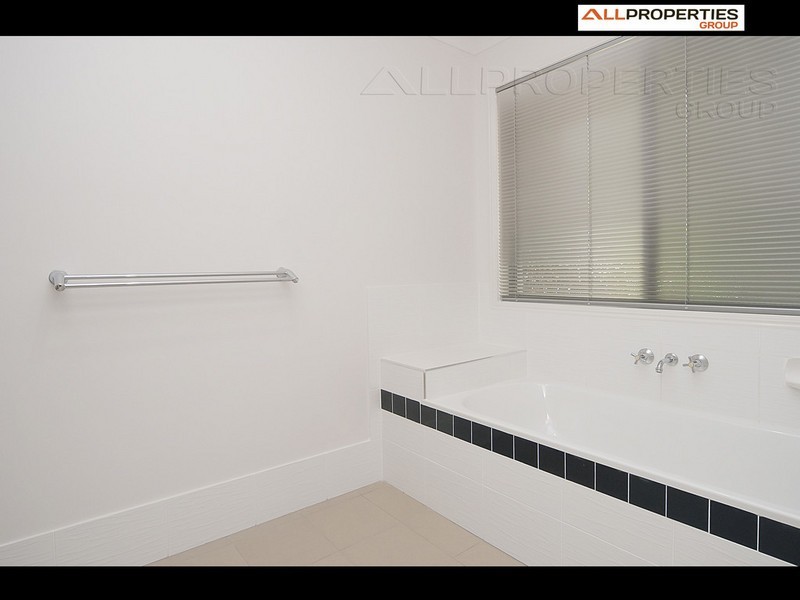 26 Cypress Street, Heathwood QLD 4110