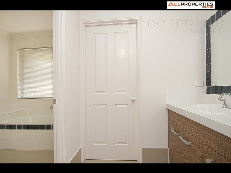 26 Cypress Street, Heathwood QLD 4110