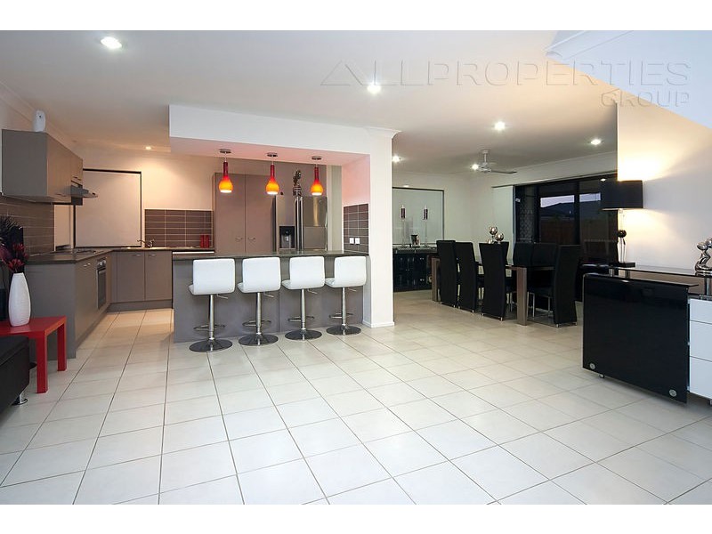 13 Pebbles Court, Berrinba QLD 4117