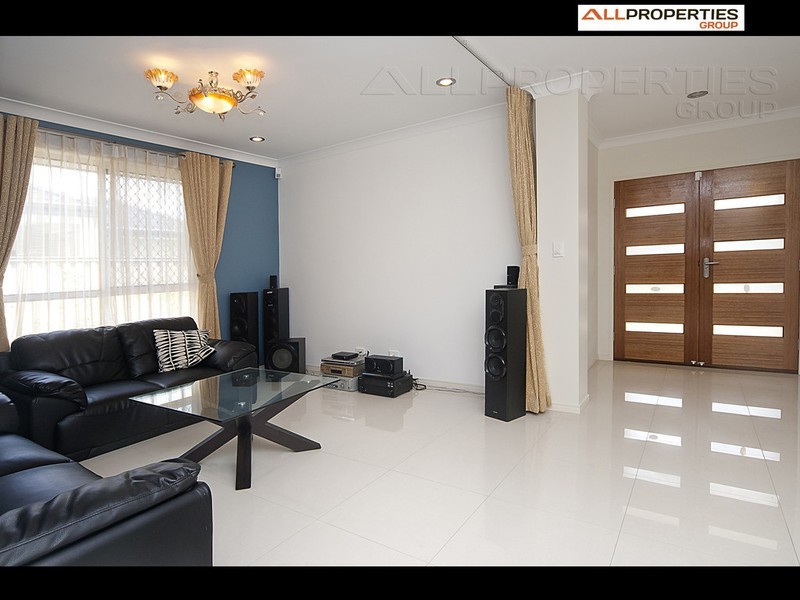 16 Acacia Street, Heathwood QLD 4110