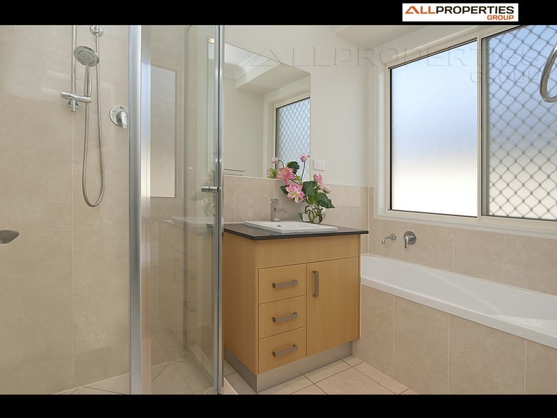 16 Acacia Street, Heathwood QLD 4110