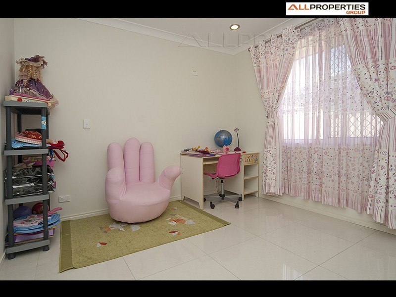 16 Acacia Street, Heathwood QLD 4110