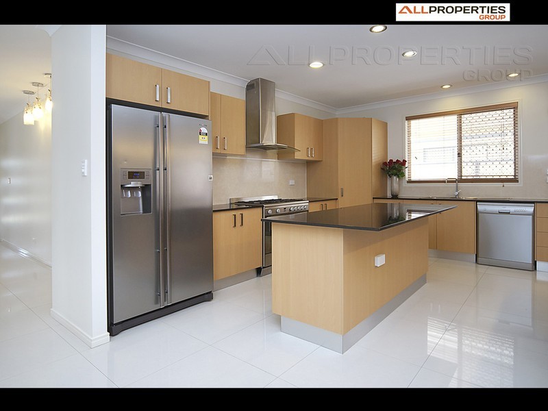 16 Acacia Street, Heathwood QLD 4110