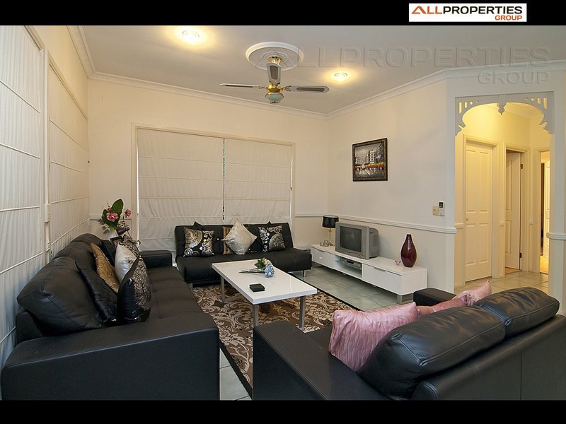 1 Mandarin Cl, Forest Lake QLD 4078