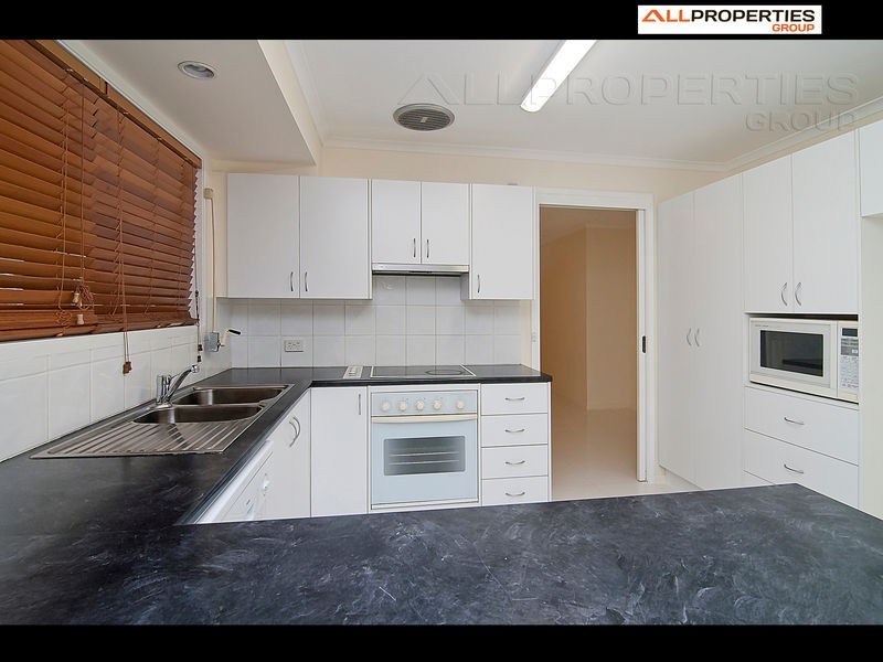 54 CONIFER, Hillcrest QLD 4118