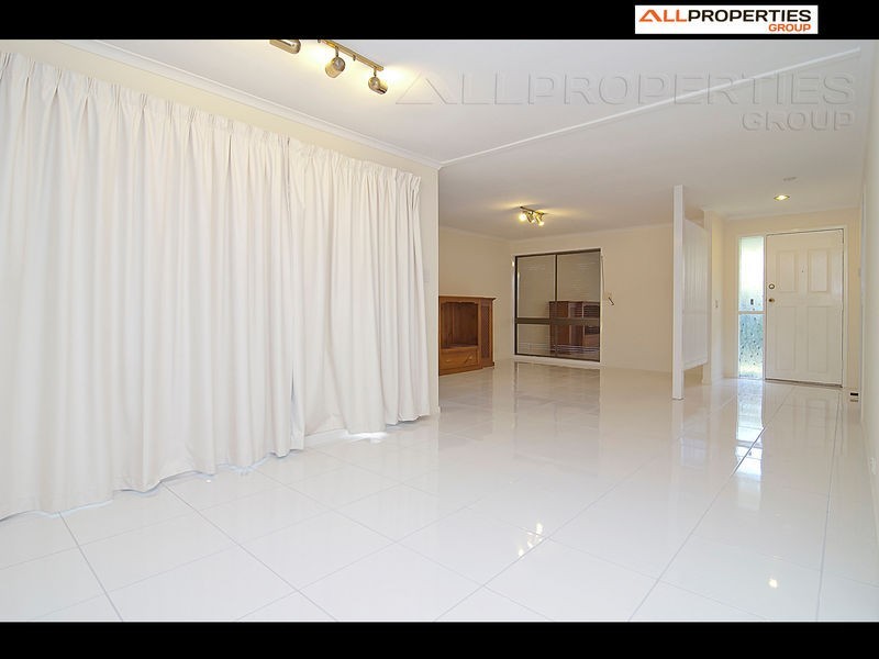 54 CONIFER, Hillcrest QLD 4118