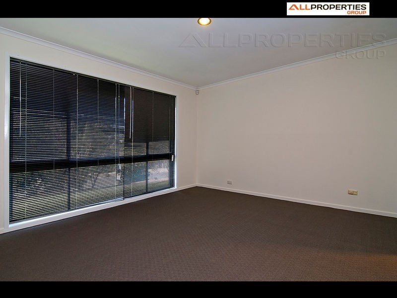 54 CONIFER, Hillcrest QLD 4118