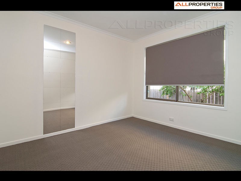 54 CONIFER, Hillcrest QLD 4118