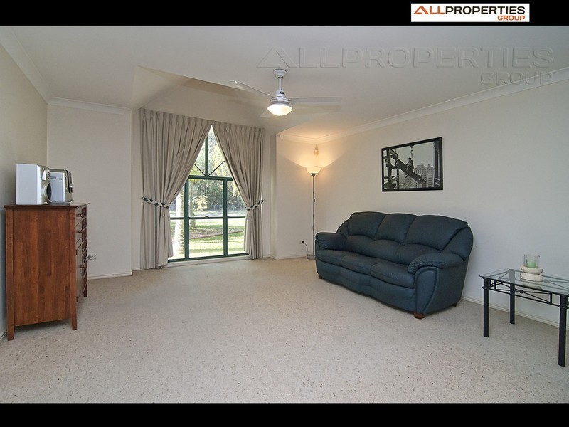 30 Corypha Crescent, Calamvale QLD 4116
