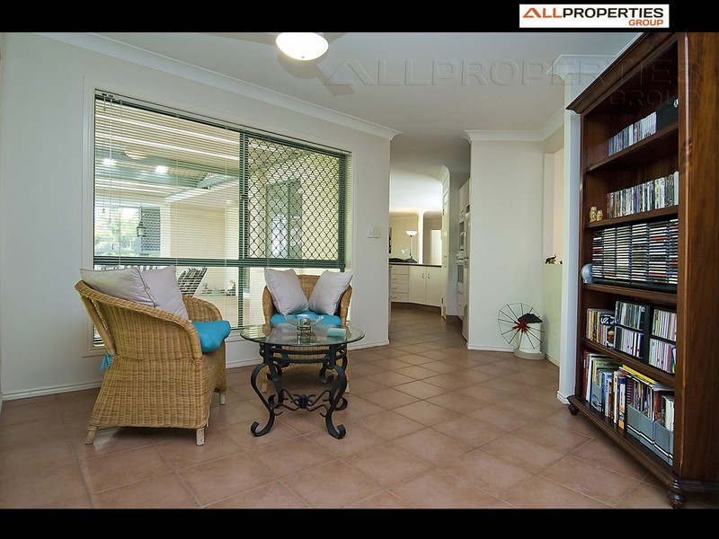 30 Corypha Crescent, Calamvale QLD 4116