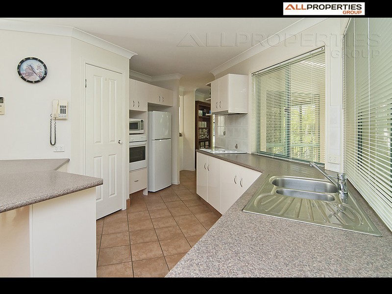 30 Corypha Crescent, Calamvale QLD 4116