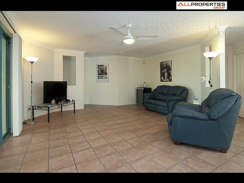 30 Corypha Crescent, Calamvale QLD 4116