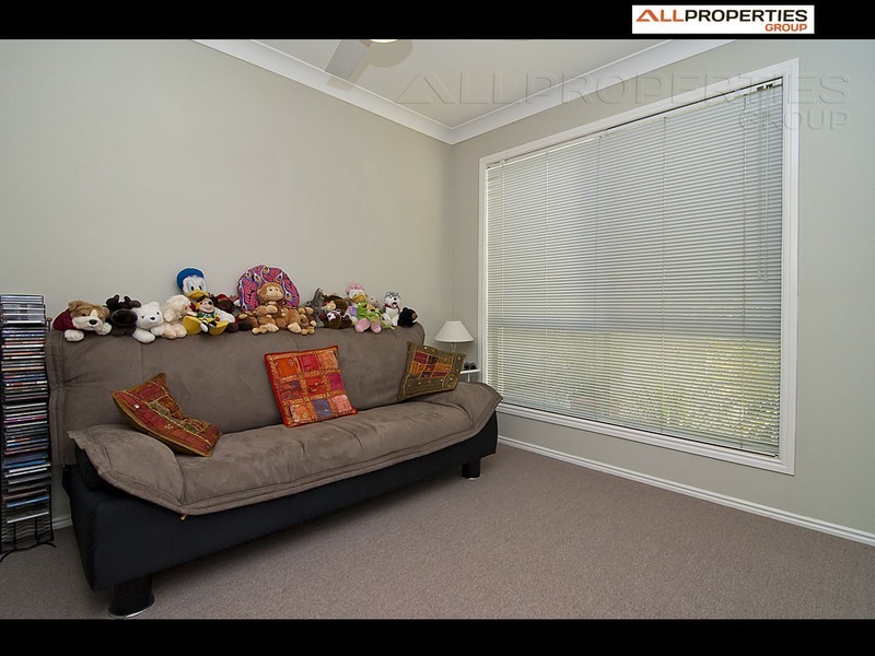 30 Corypha Crescent, Calamvale QLD 4116