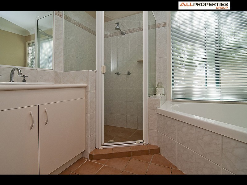 30 Corypha Crescent, Calamvale QLD 4116