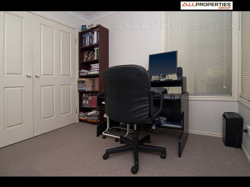 30 Corypha Crescent, Calamvale QLD 4116