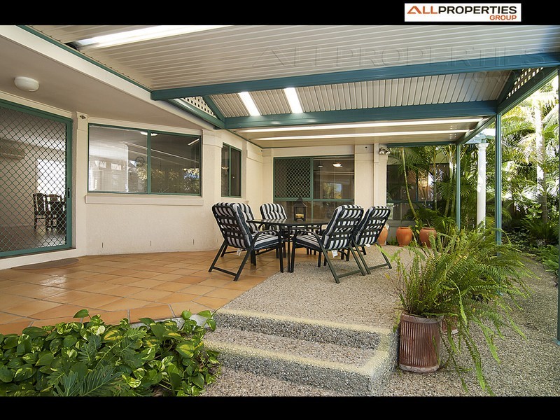 30 Corypha Crescent, Calamvale QLD 4116