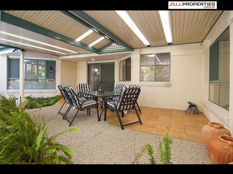 30 Corypha Crescent, Calamvale QLD 4116