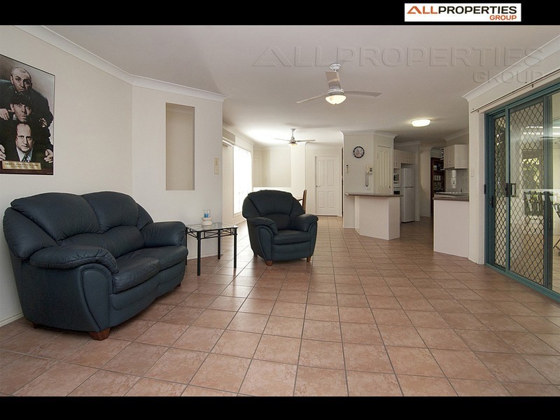 30 Corypha Crescent, Calamvale QLD 4116