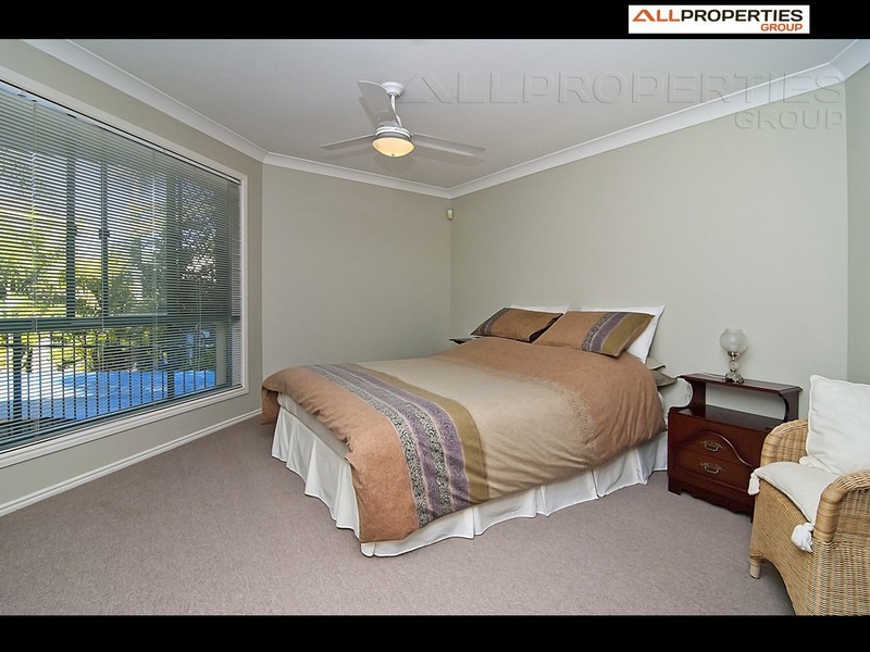 30 Corypha Crescent, Calamvale QLD 4116