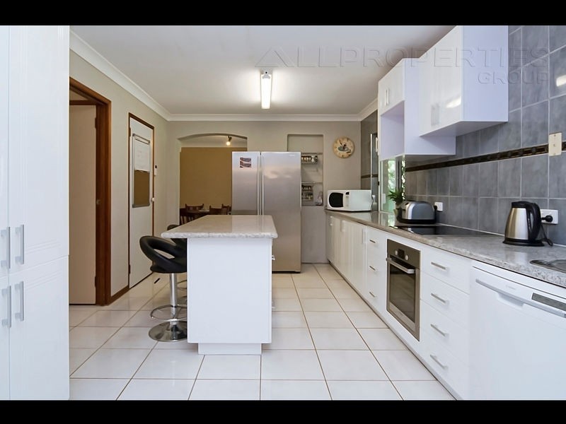 64 Scribner Av, Forestdale QLD 4118