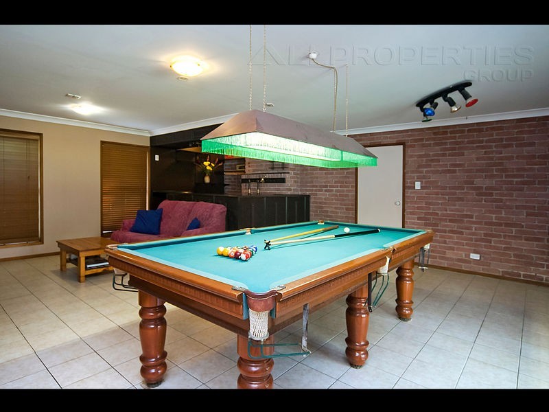 64 Scribner Av, Forestdale QLD 4118