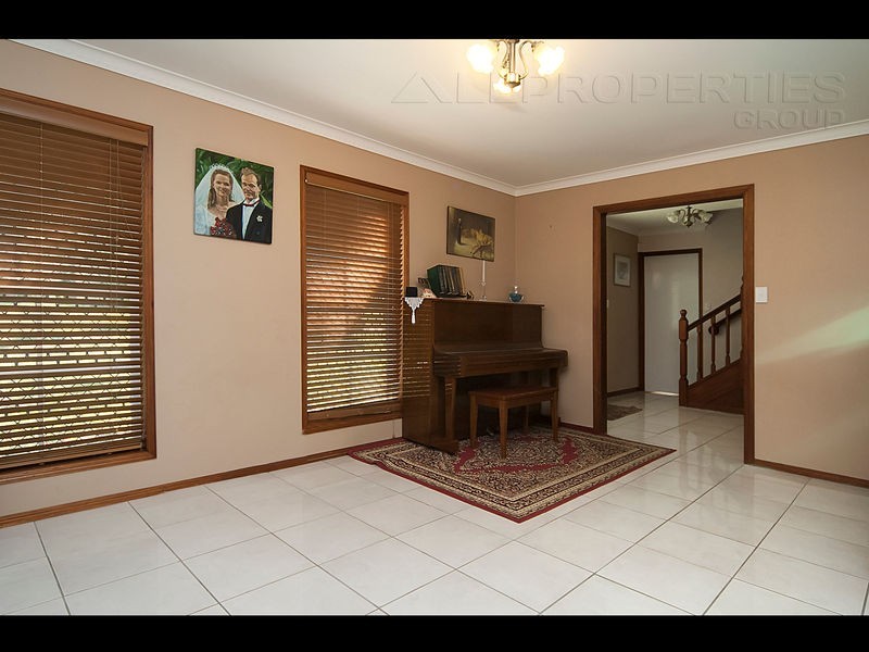 64 Scribner Av, Forestdale QLD 4118