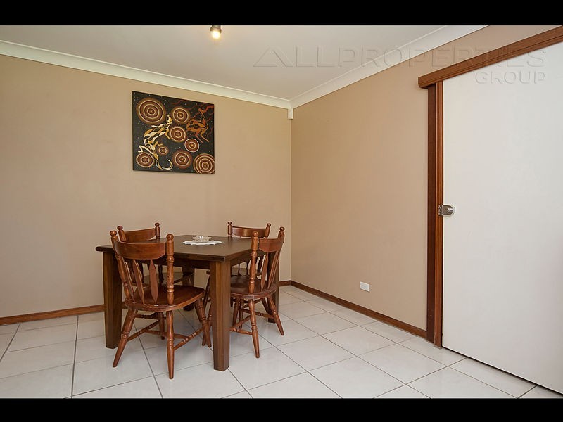 64 Scribner Av, Forestdale QLD 4118