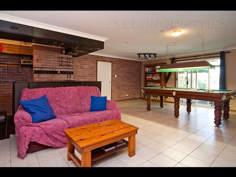 64 Scribner Av, Forestdale QLD 4118