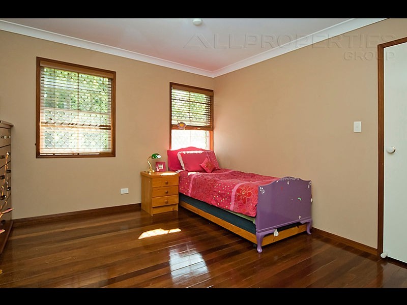 64 Scribner Av, Forestdale QLD 4118