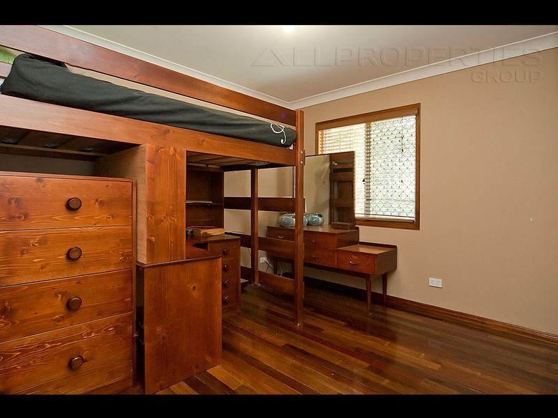 64 Scribner Av, Forestdale QLD 4118