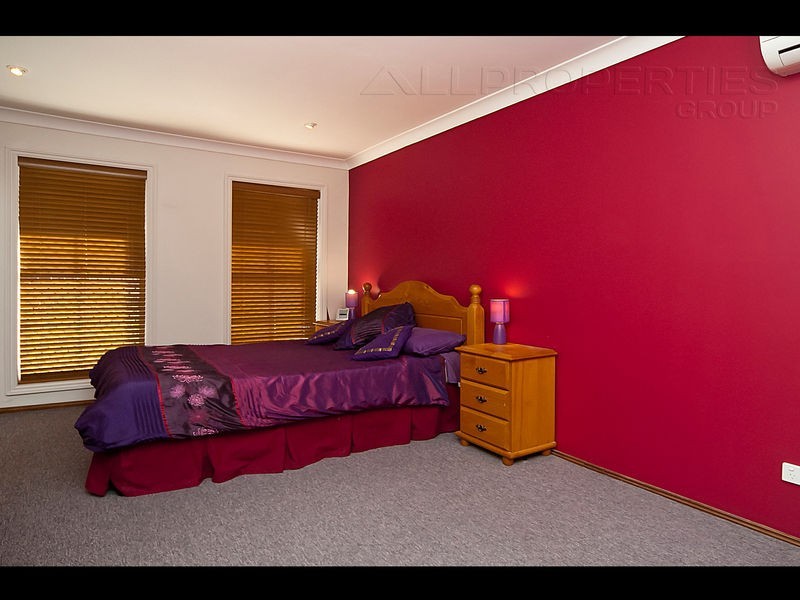 64 Scribner Av, Forestdale QLD 4118