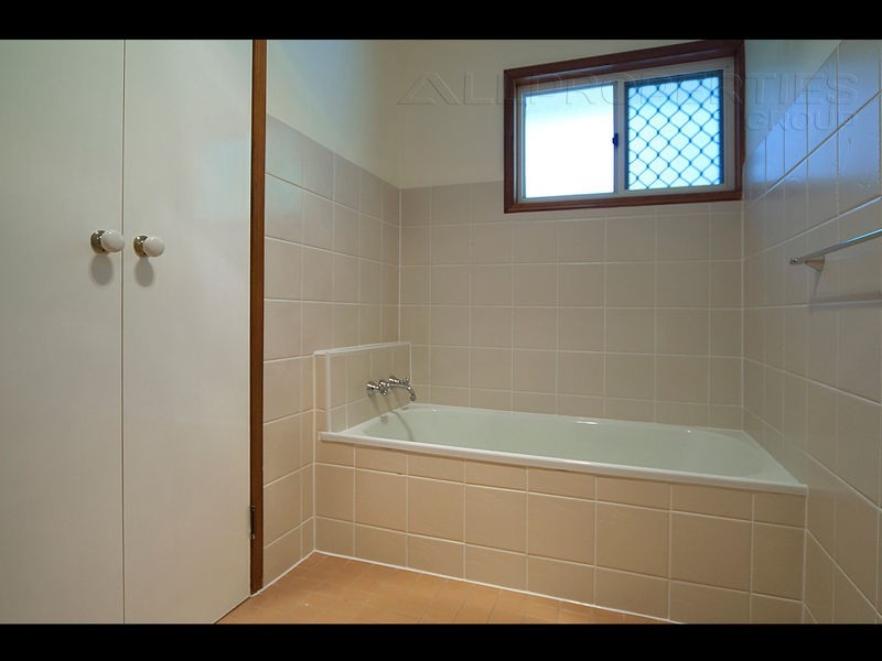 64 Scribner Av, Forestdale QLD 4118