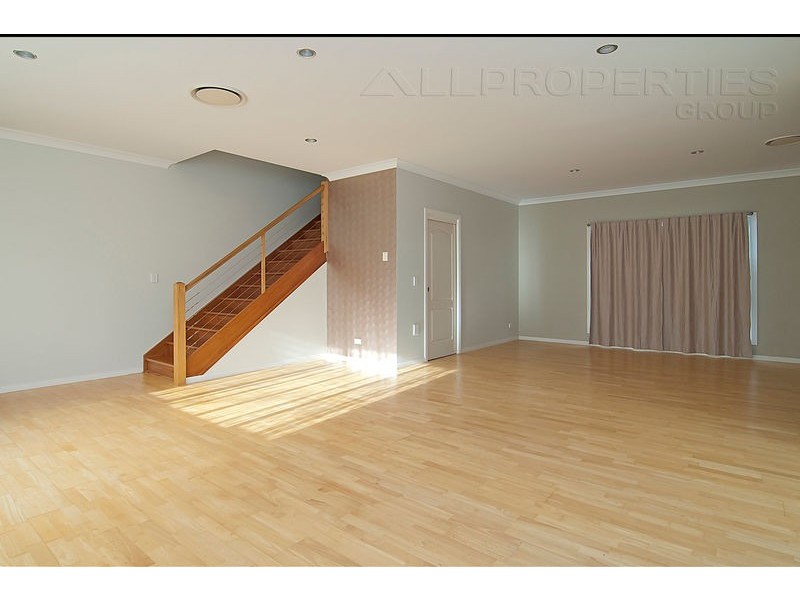 23 Carisbrook Circuit, Forest Lake QLD 4078